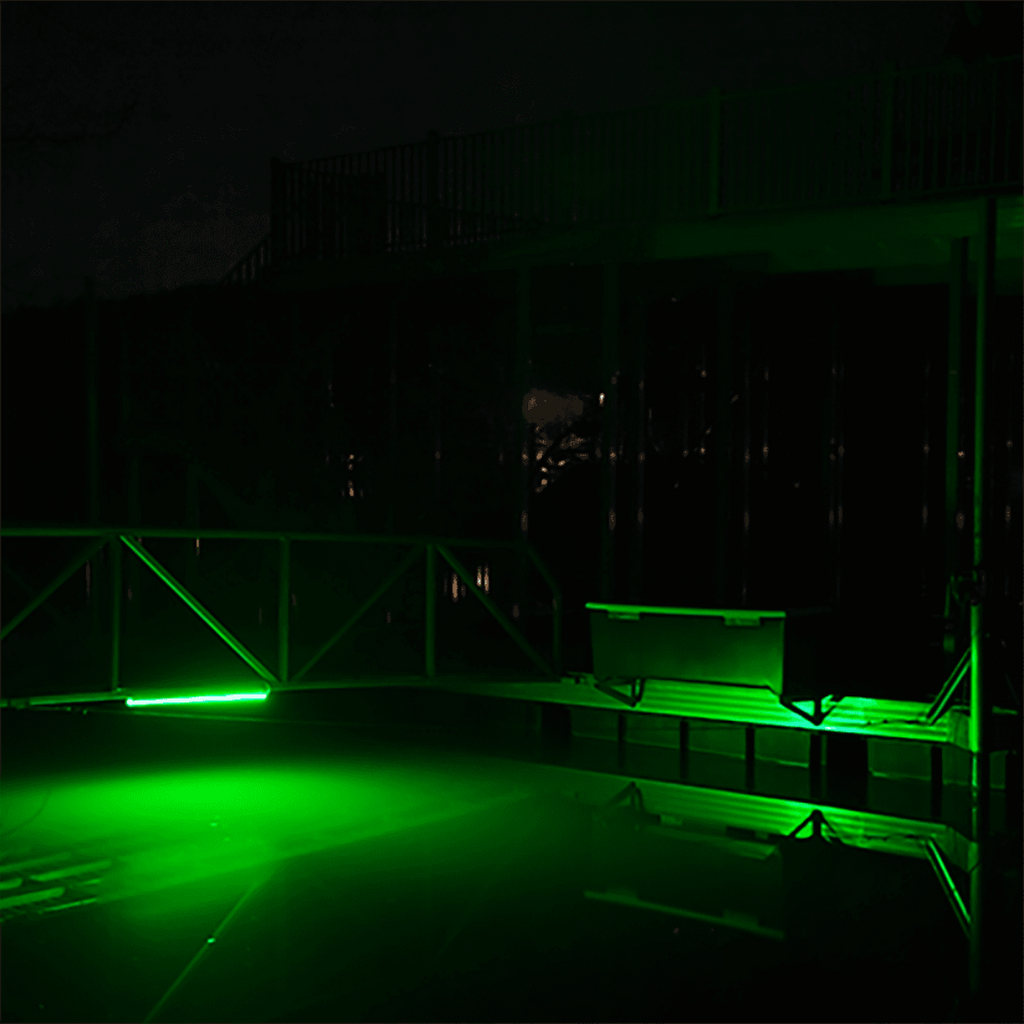 HydroGlow DM260G DockMaster Above Water Dock Light-Green product image 3