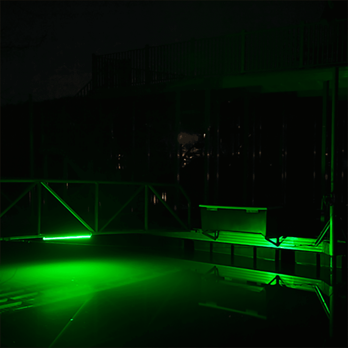 HydroGlow DM260G DockMaster Above Water Dock Light-Green product image 3